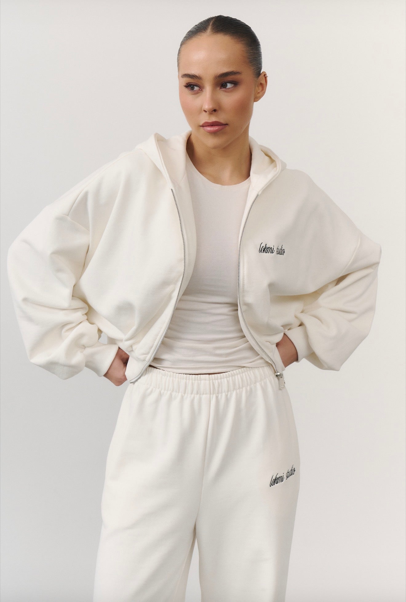 Костюм зі 100% бавовни молочний