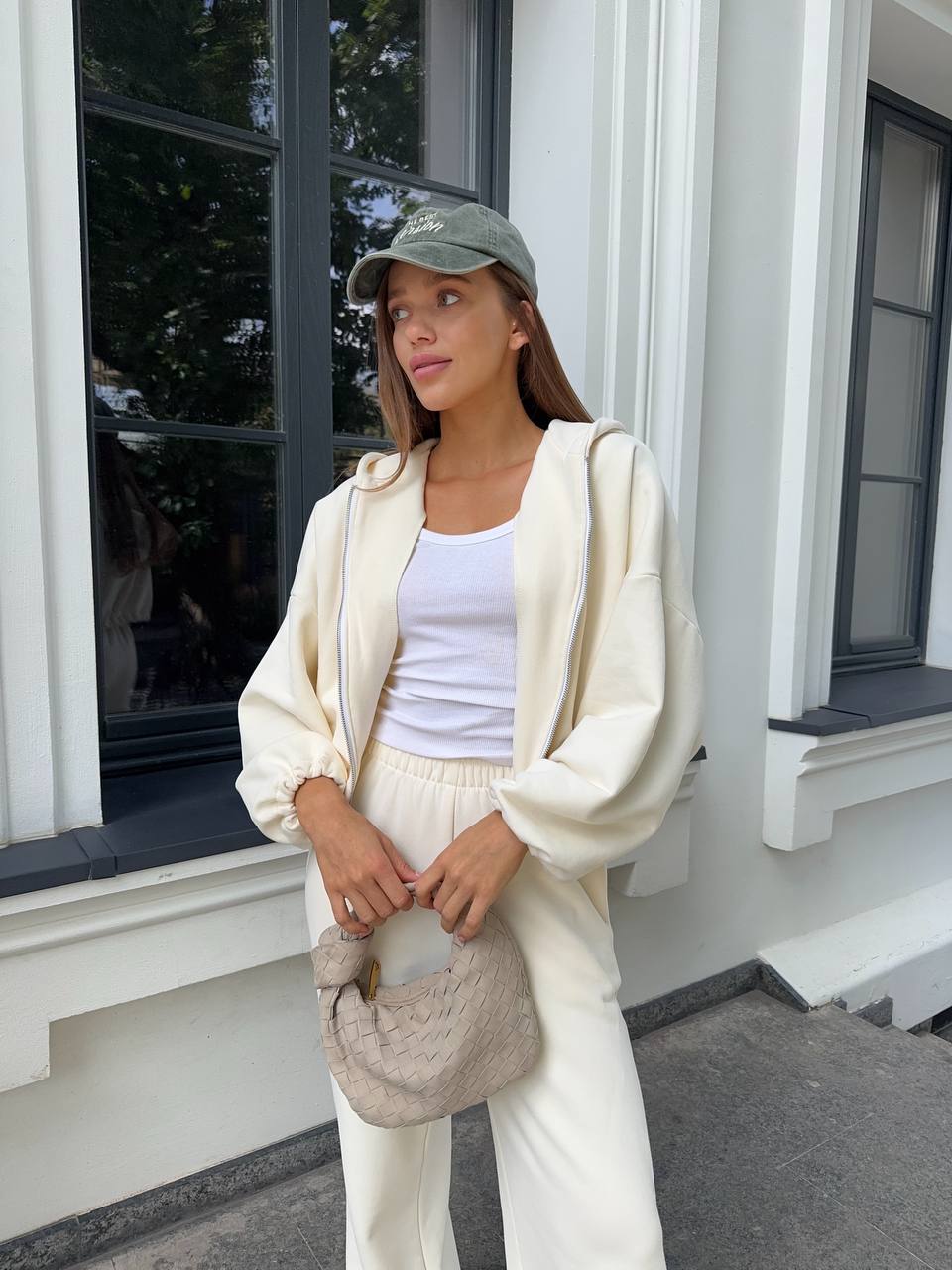 Костюм з кофтинкою на затяжках вершкове масло