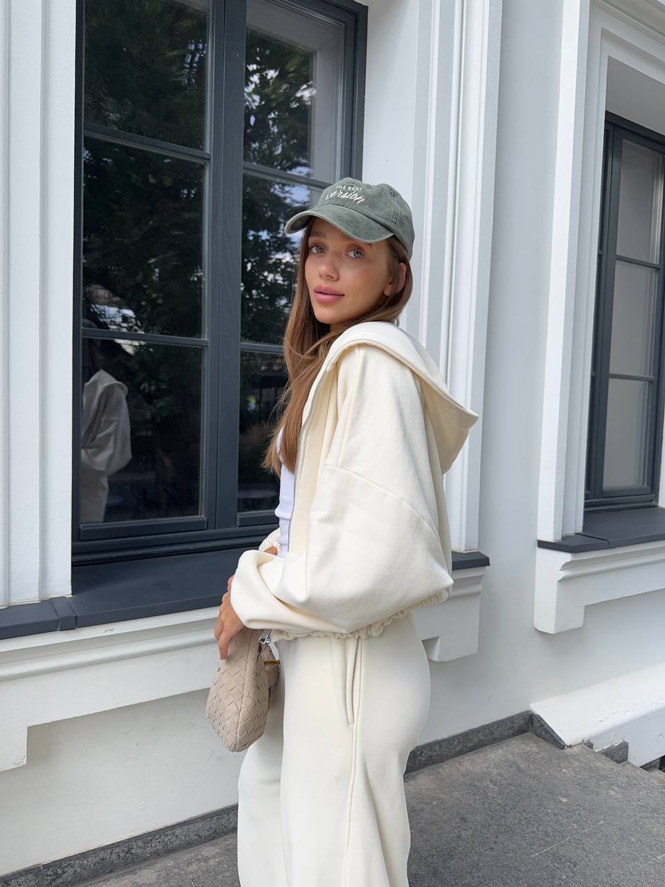 Костюм з кофтинкою на затяжках вершкове масло