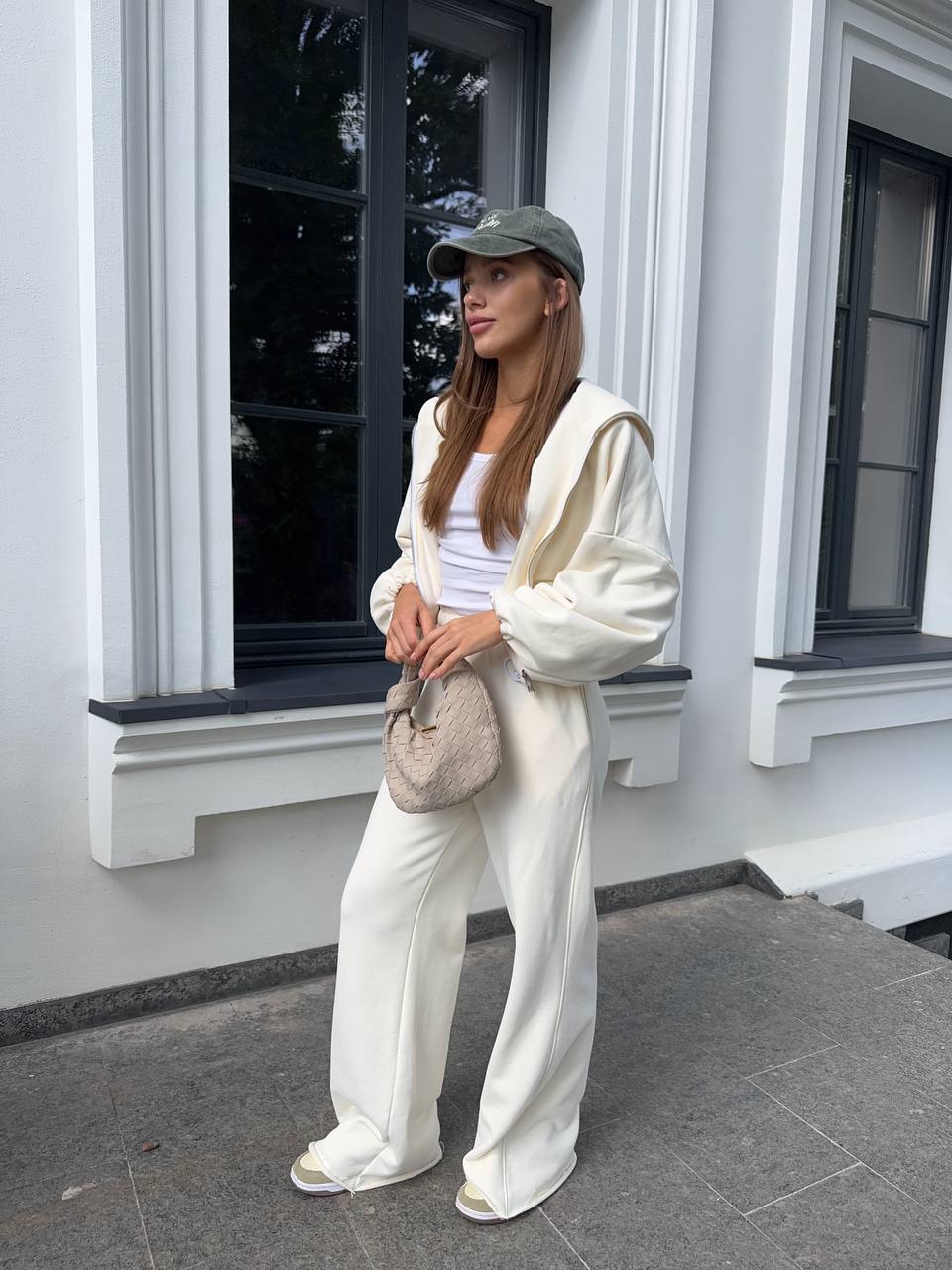 Костюм з кофтинкою на затяжках вершкове масло