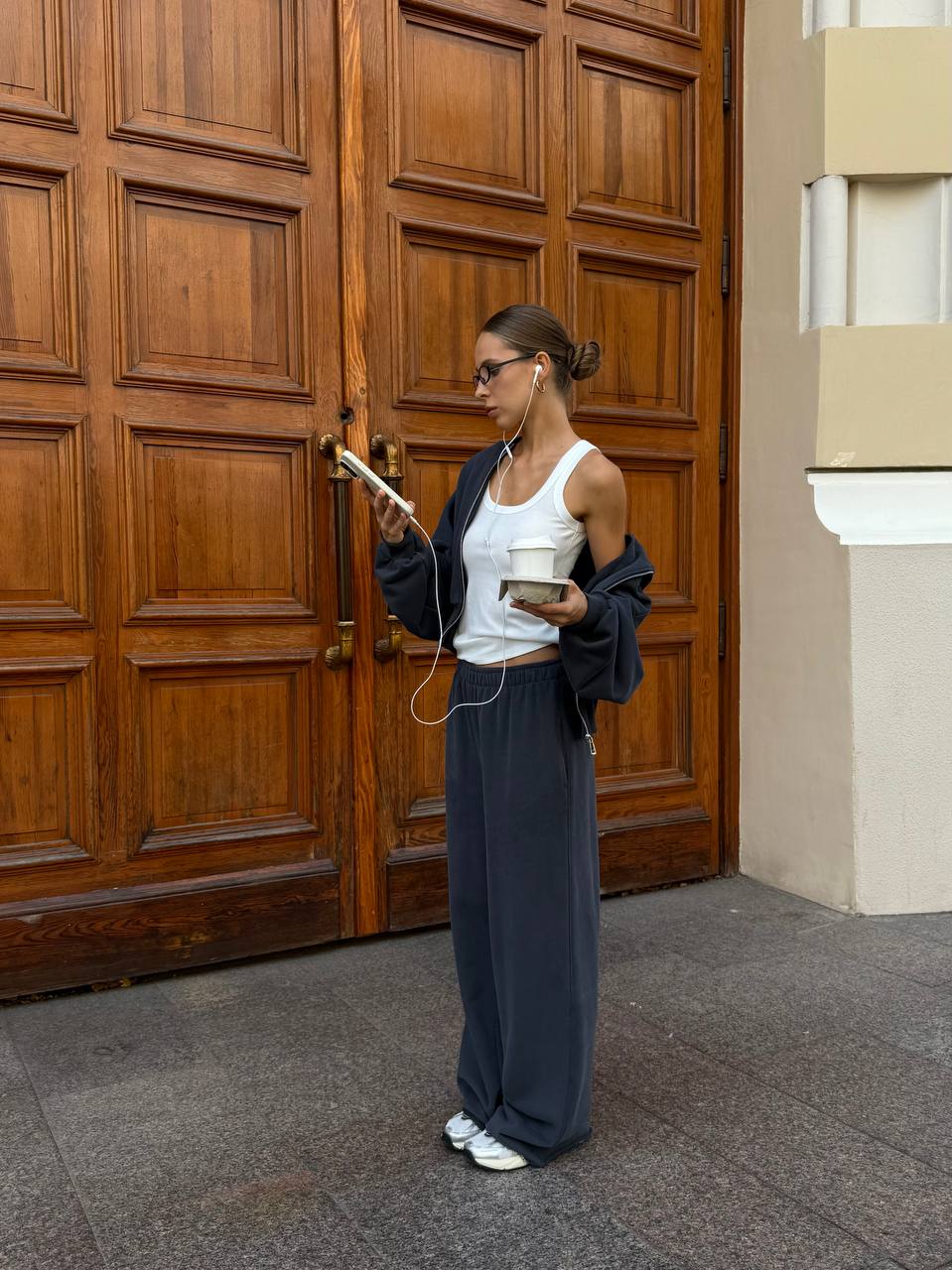 Костюм із приталеною резинкою темно-сірий