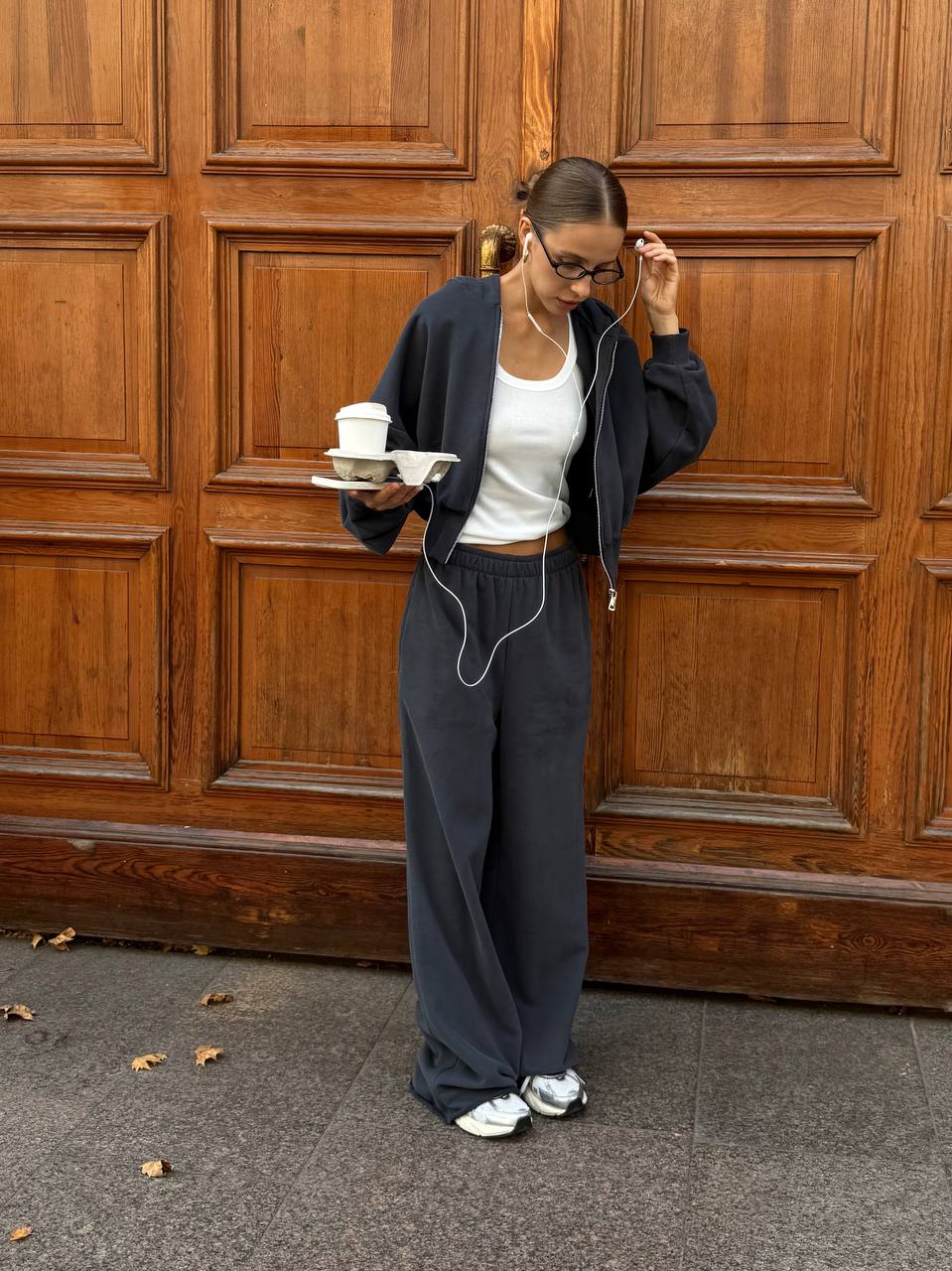 Костюм із приталеною резинкою темно-сірий