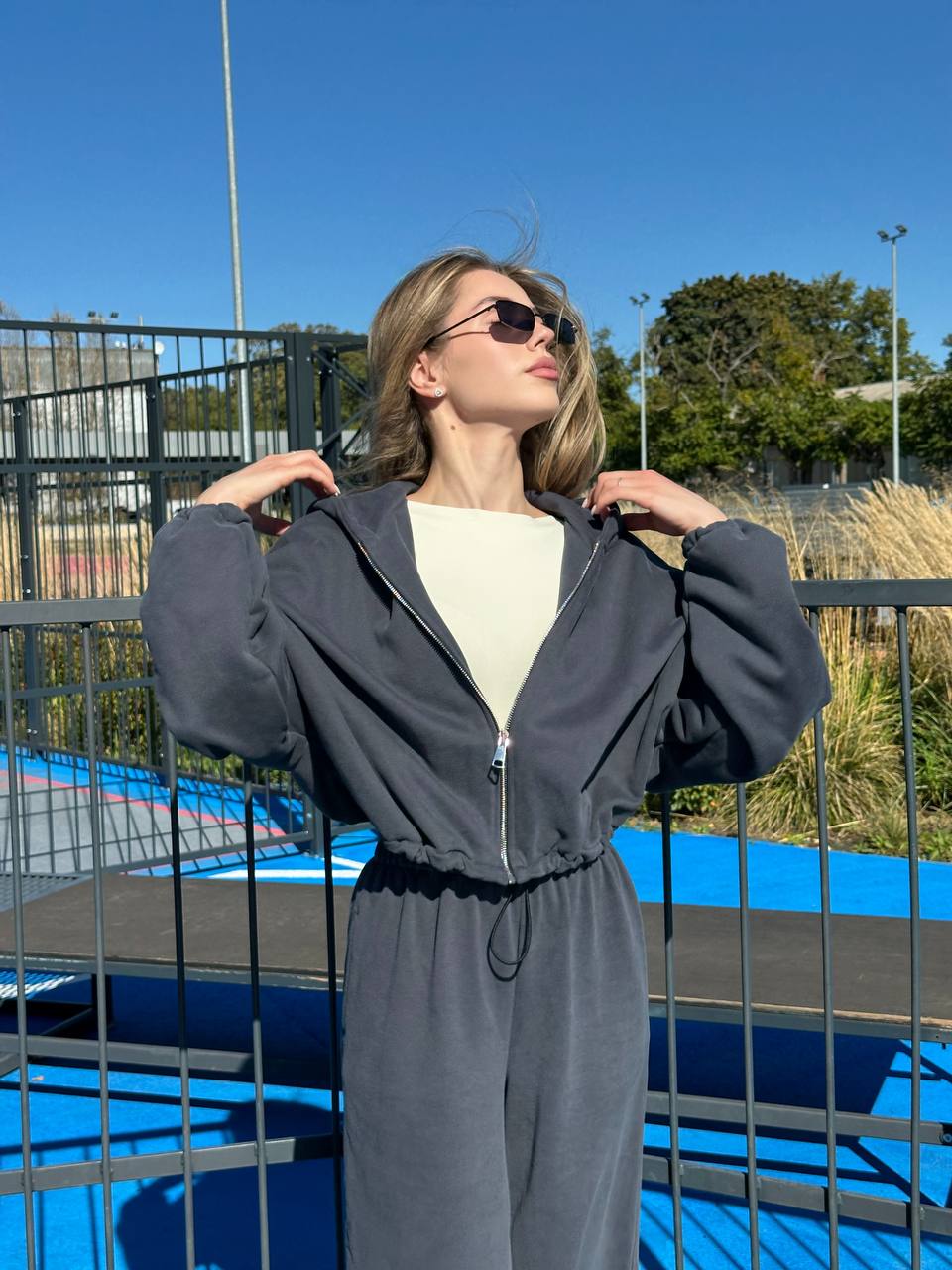 Костюм з кофтинкою на затяжках темно-синій