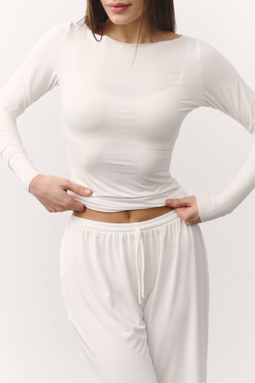 Костюм з тонкої віскози молочний