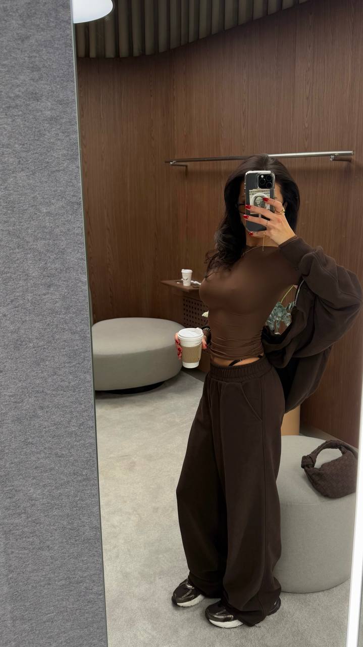 Костюм із приталеною резинкою шоколад