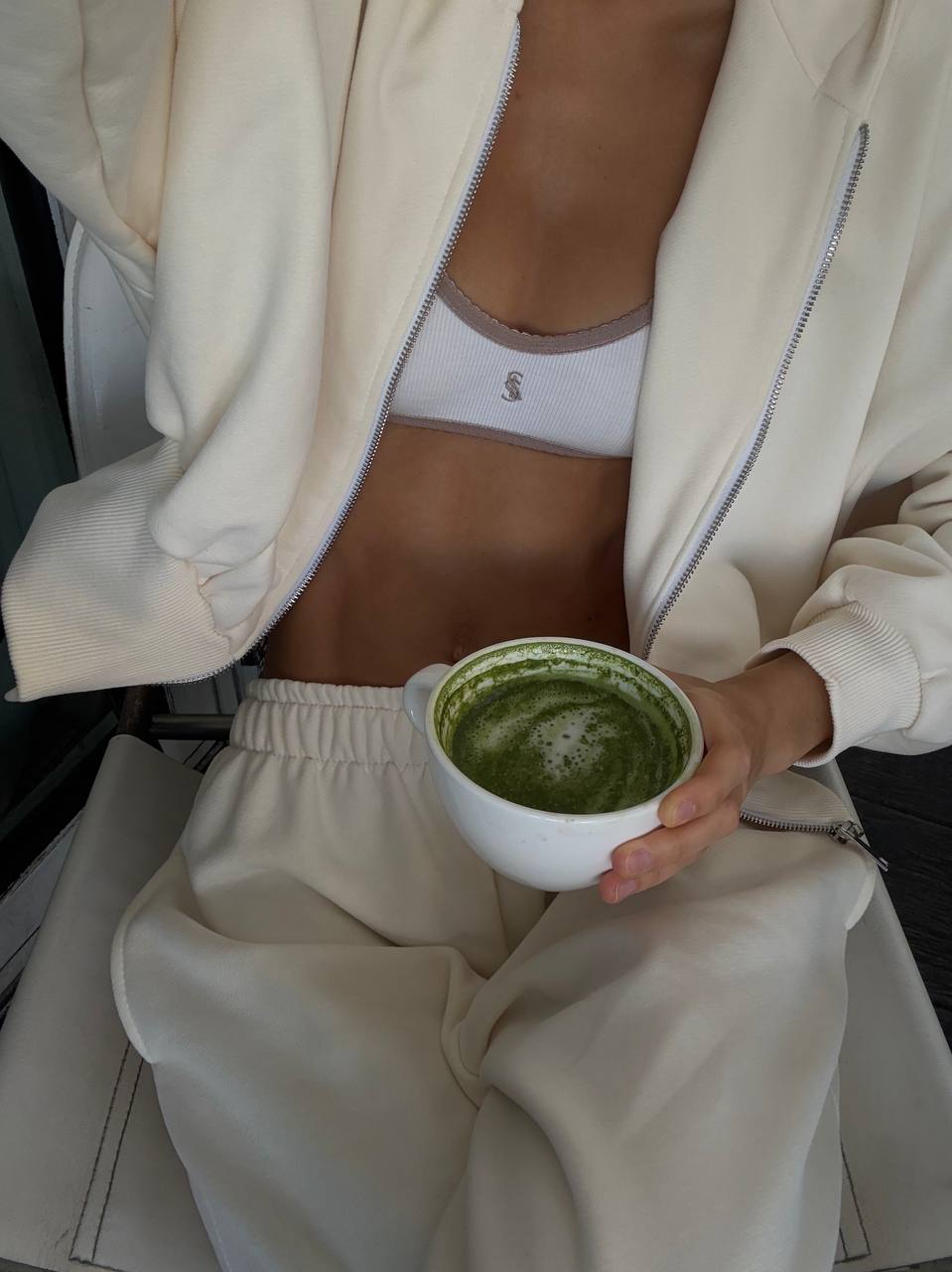 Костюм із приталеною резинкою вершкове масло