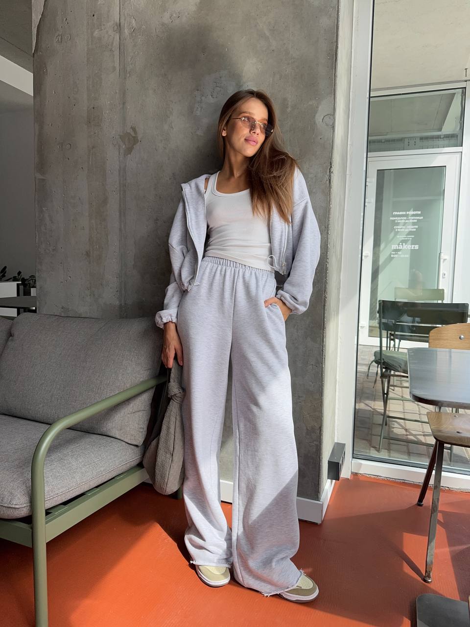 Костюм з кофтинкою на затяжках меланж