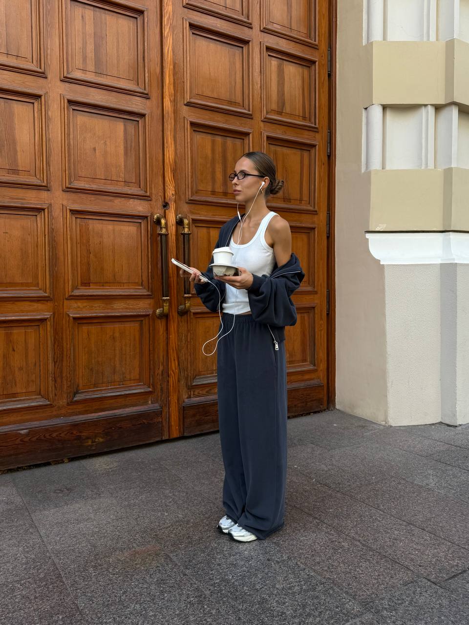 Костюм із приталеною резинкою темно-сірий