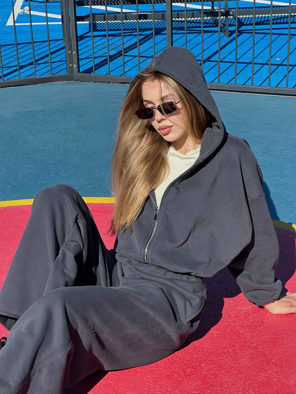 Костюм з кофтинкою на затяжках темно-синій