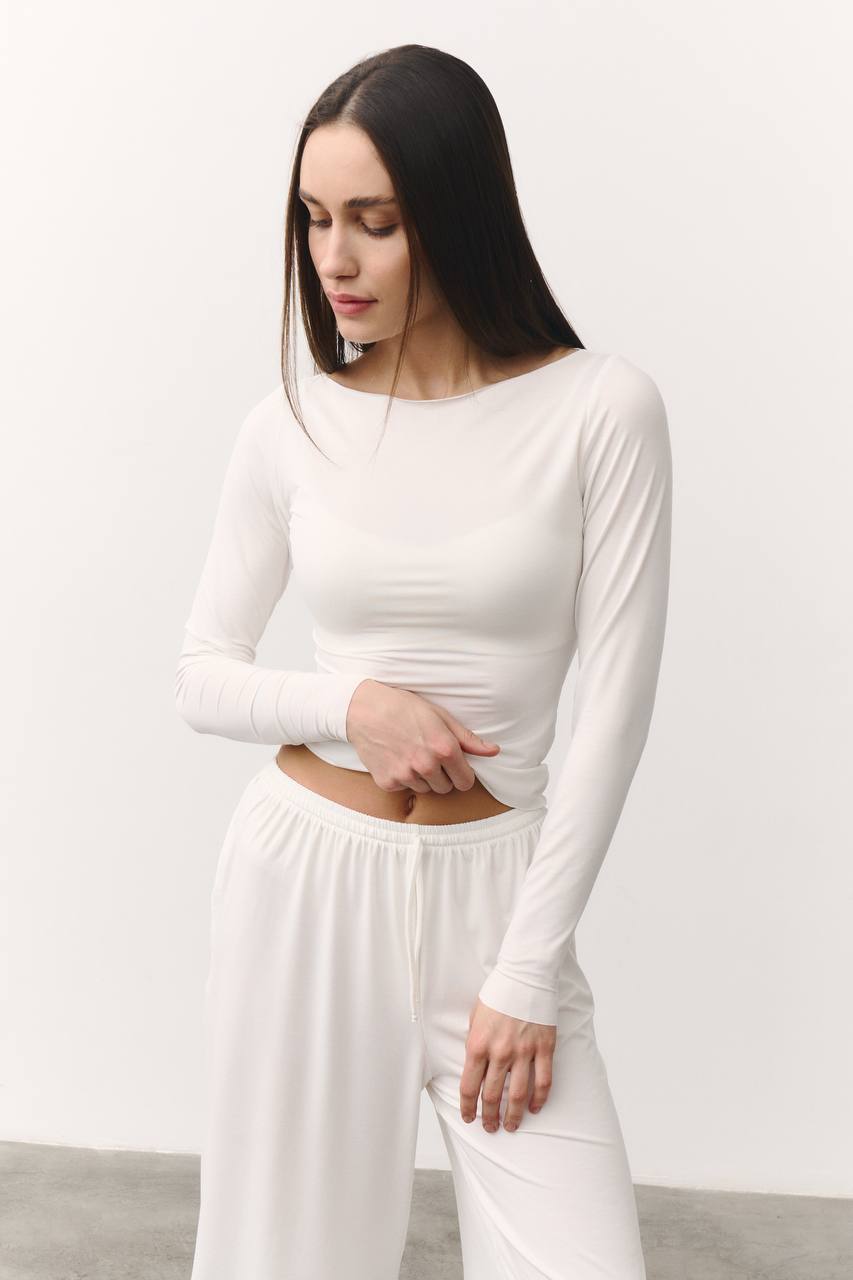 Костюм з тонкої віскози молочний