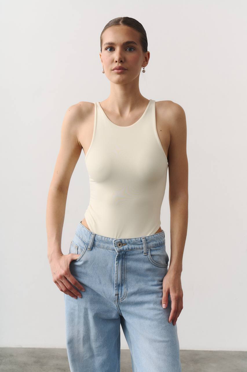 Боді high neck молочний