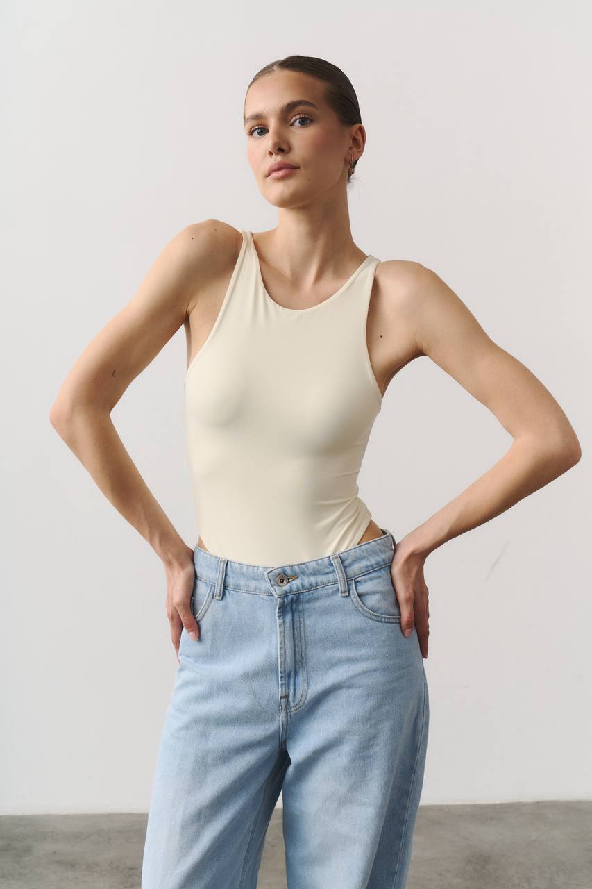Боді high neck молочний